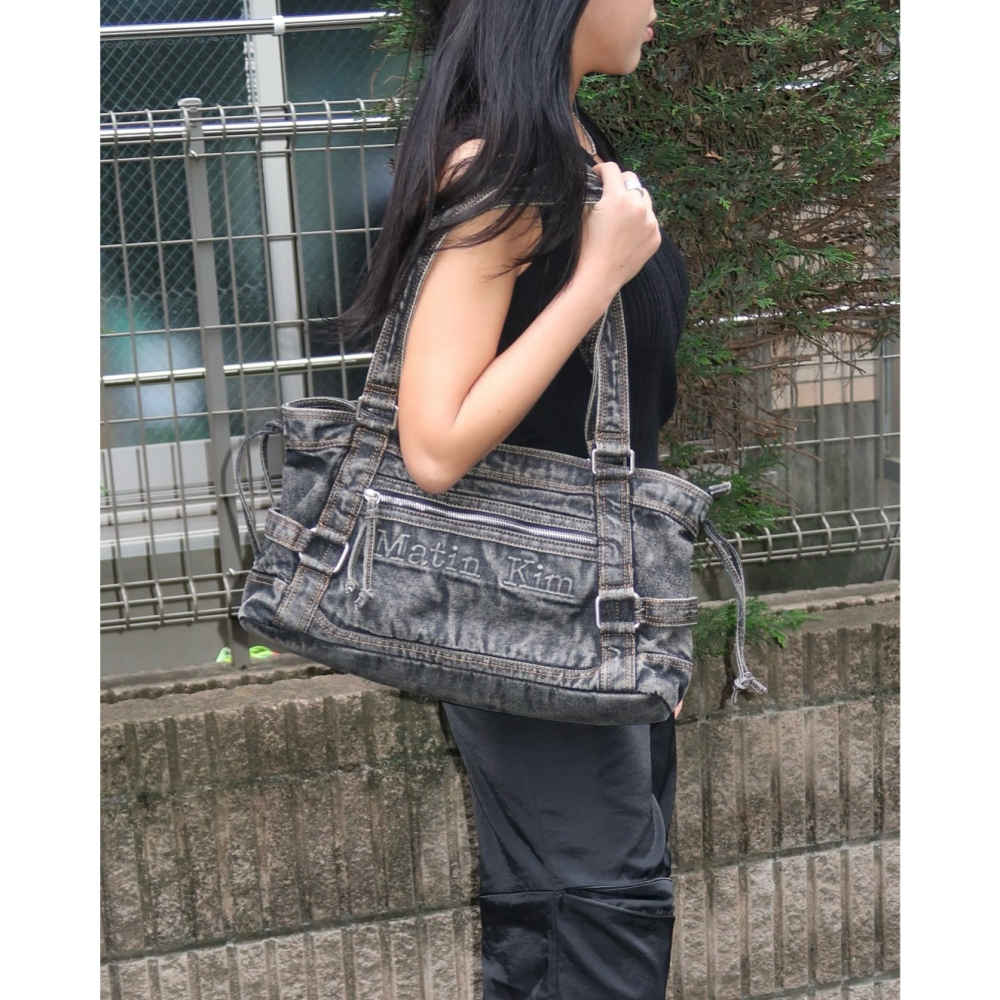 🇰🇷 韓國同步上新 Matin Kim 夏季最新款 牛仔 立體Logo 肩背包 & 半月包-細節圖4