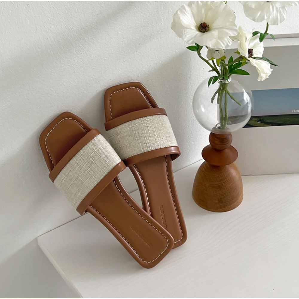 🇰🇷 韓國同步上新 ccomcom 撞色皮革 平底涼拖鞋-細節圖6