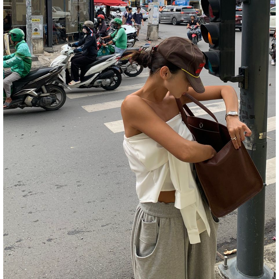 🇰🇷 韓國同步上新ＦＡＴＡＬＪ 假襯衫袖設計 平口上衣 （鬆緊）-細節圖6