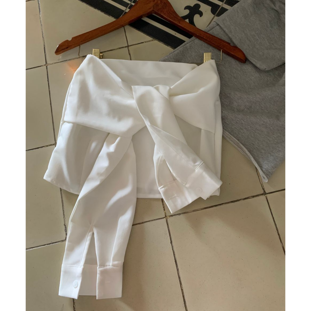 🇰🇷 韓國同步上新ＦＡＴＡＬＪ 假襯衫袖設計 平口上衣 （鬆緊）-細節圖8