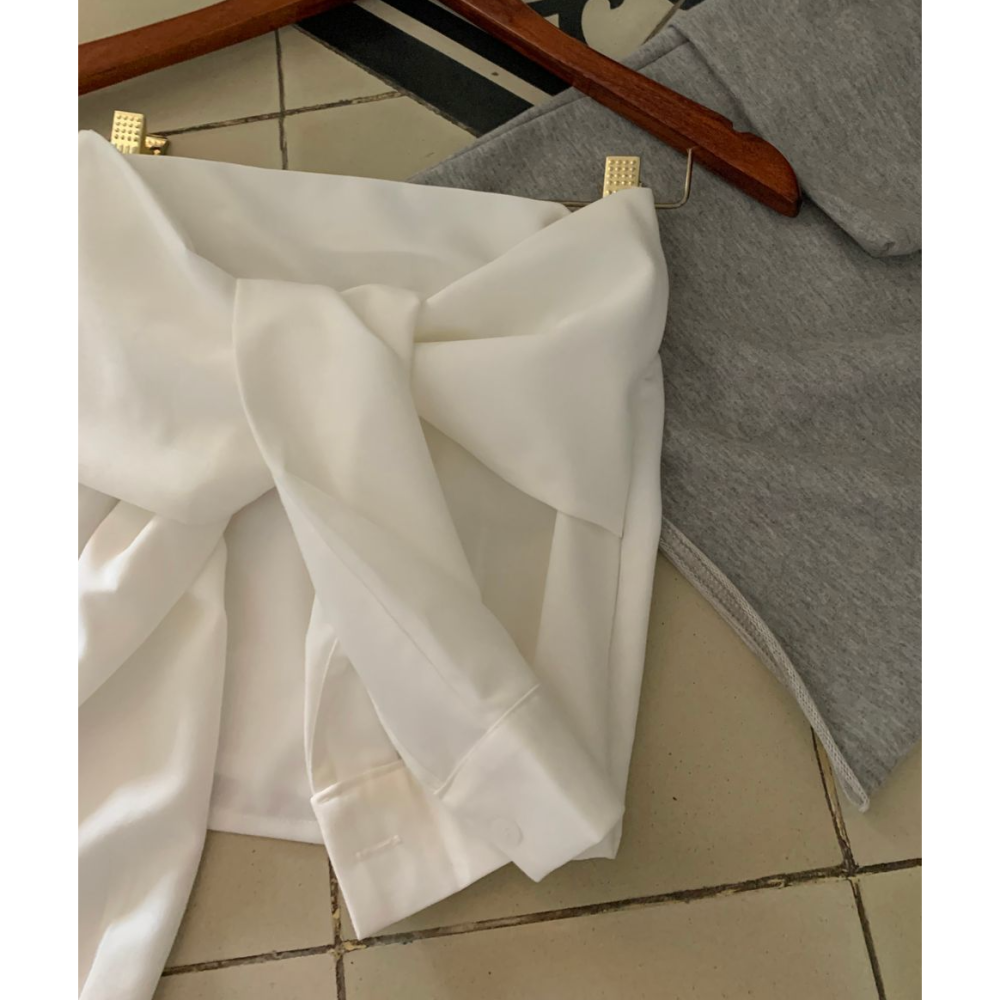 🇰🇷 韓國同步上新ＦＡＴＡＬＪ 假襯衫袖設計 平口上衣 （鬆緊）-細節圖9