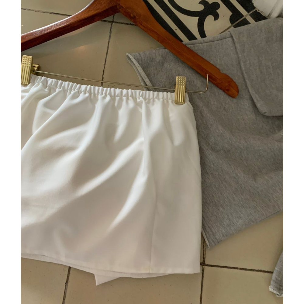 🇰🇷 韓國同步上新ＦＡＴＡＬＪ 假襯衫袖設計 平口上衣 （鬆緊）-細節圖11