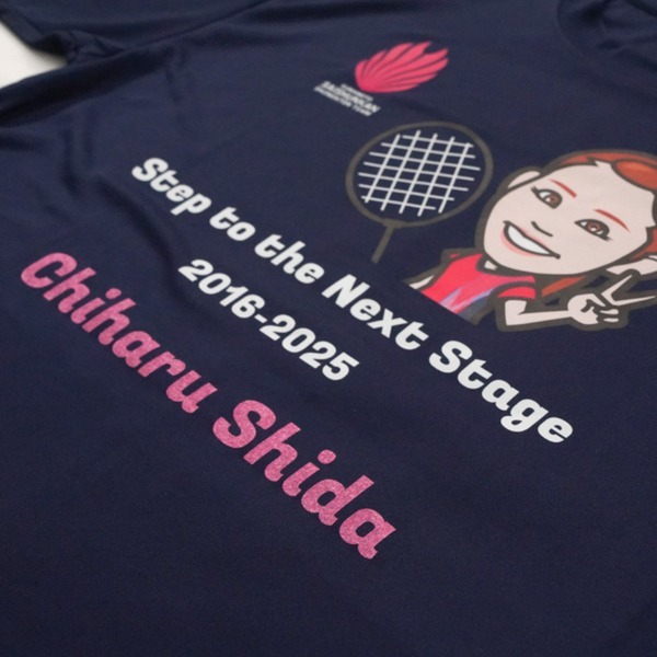 (預購)日本代購 2026 再春館製薬所 志田千陽畢業記念T恤 STEP TO THE NEXT STAGE 日本境內-細節圖3