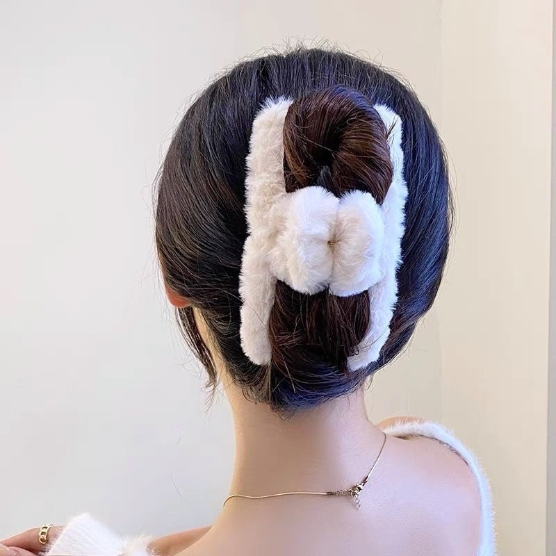 𝐌𝐈𝐆𝐔 闆娘自留款(現+預購) 超大鯊魚毛毛髮夾 毛絨大號秋冬髮夾 後腦盤頭髮鯊魚夾 毛毛夾 #D03003-細節圖3