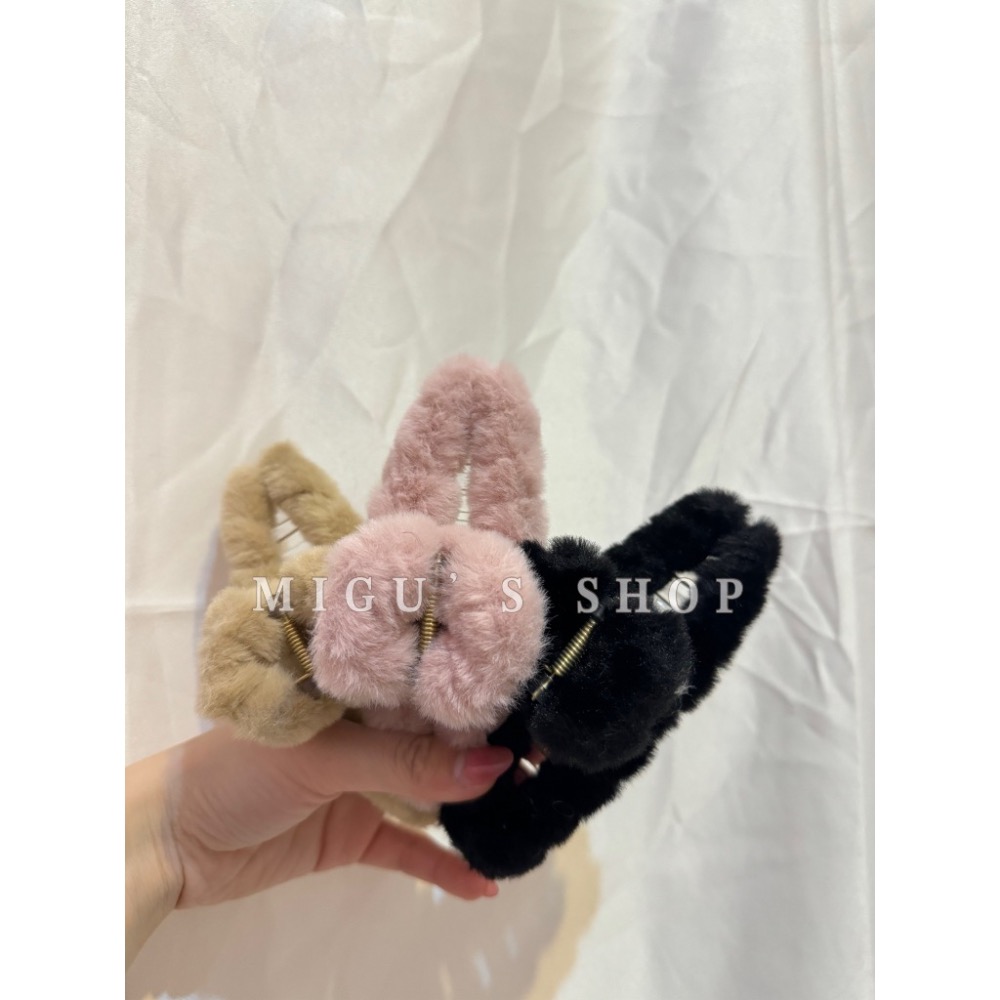 𝐌𝐈𝐆𝐔 闆娘自留款(現+預購) 超大鯊魚毛毛髮夾 毛絨大號秋冬髮夾 後腦盤頭髮鯊魚夾 毛毛夾 #D03003-細節圖5