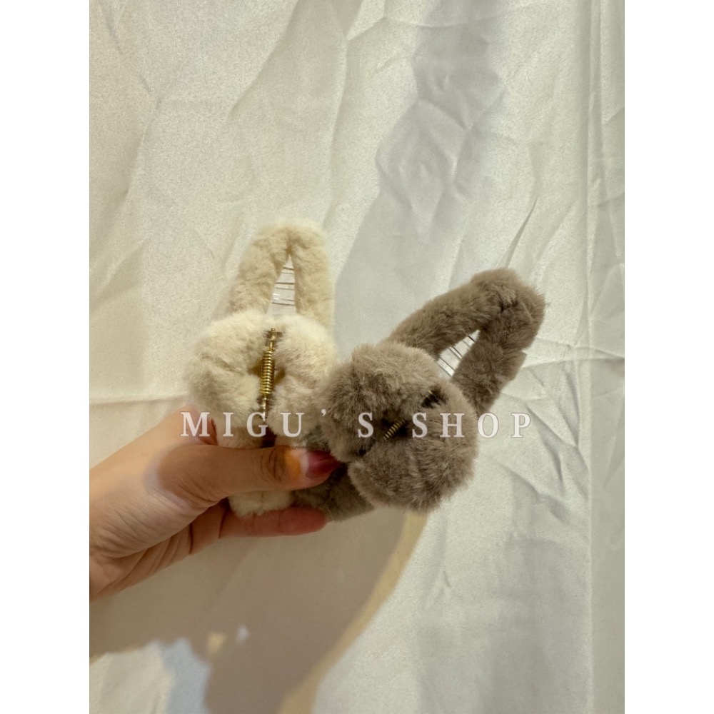 𝐌𝐈𝐆𝐔 闆娘自留款(現+預購) 超大鯊魚毛毛髮夾 毛絨大號秋冬髮夾 後腦盤頭髮鯊魚夾 毛毛夾 #D03003-細節圖6