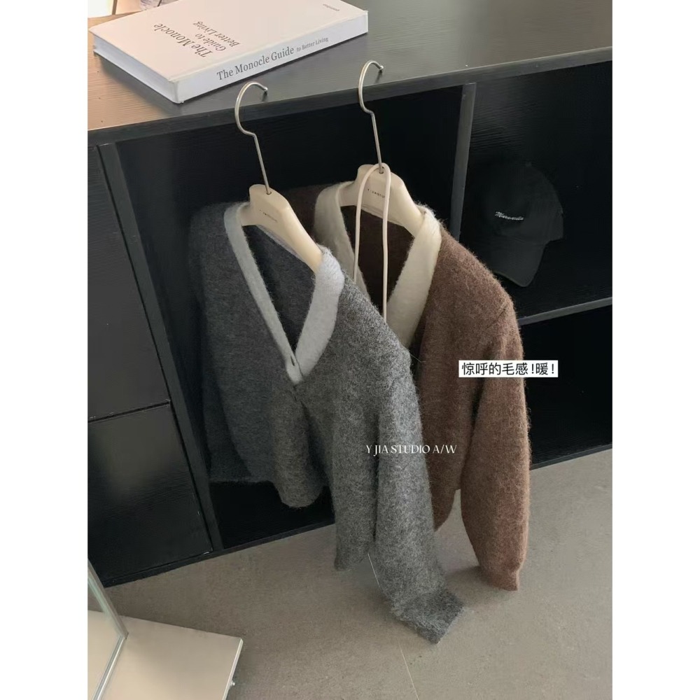 休閒簡約設計感撞色假兩件V領針織(波廠)-細節圖3