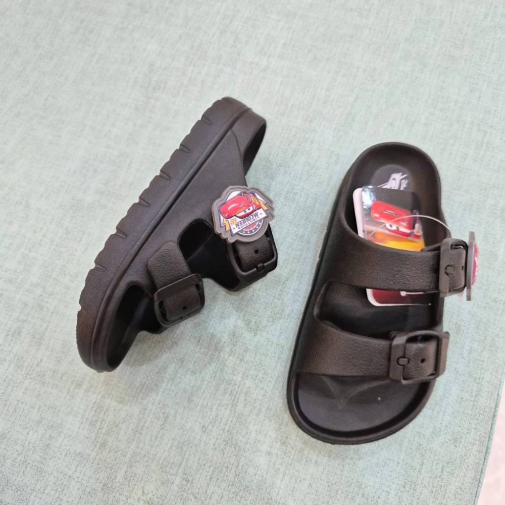 迪士尼 兒童 防水拖鞋 輕量 正版 台灣製 兩條 閃電麥坤 奇奇蒂蒂 小美人魚 長髮公主 大童拖鞋 黑  325063-細節圖3