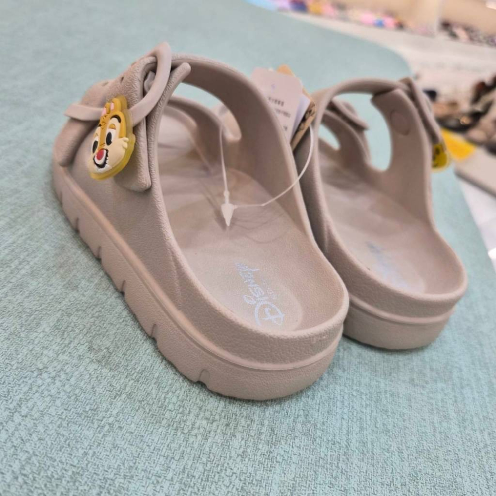 迪士尼 兒童 防水拖鞋 輕量 正版 台灣製 兩條 閃電麥坤 奇奇蒂蒂 小美人魚 長髮公主 大童拖鞋 黑  325063-細節圖8