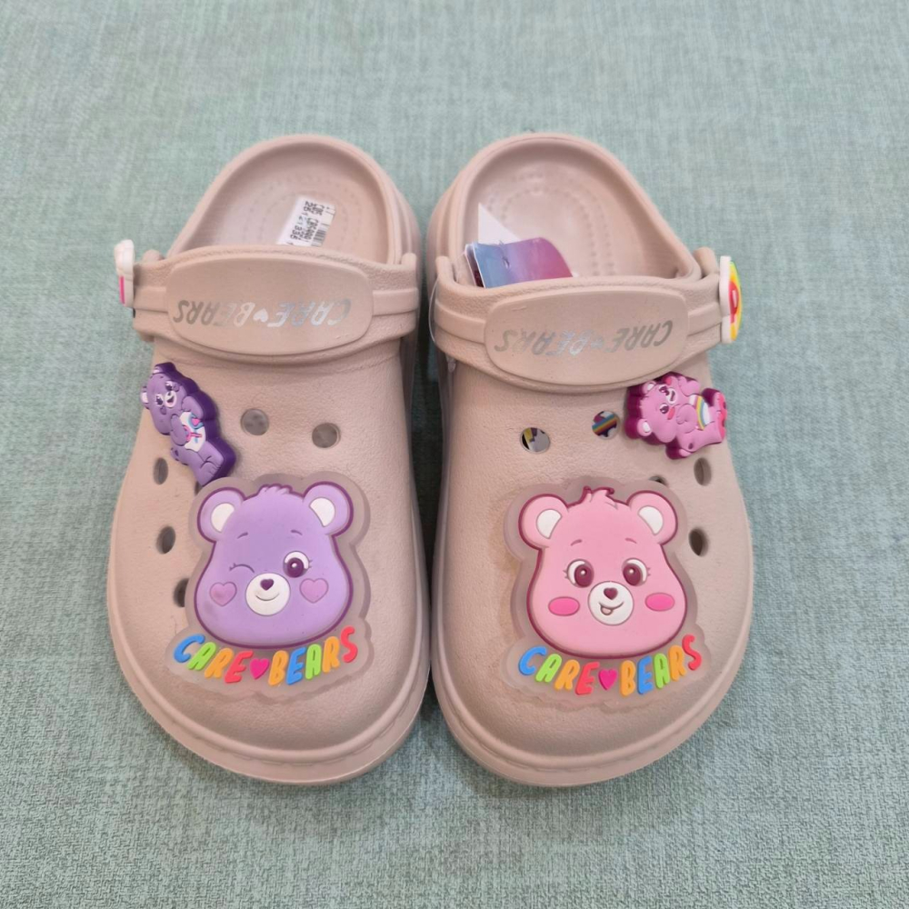 CAREBEARS 彩虹熊童鞋 女童 洞洞鞋 台灣製 正版 防水拖鞋 涼鞋 布希鞋 發亮 粉色 奶茶色 CB59993-細節圖2