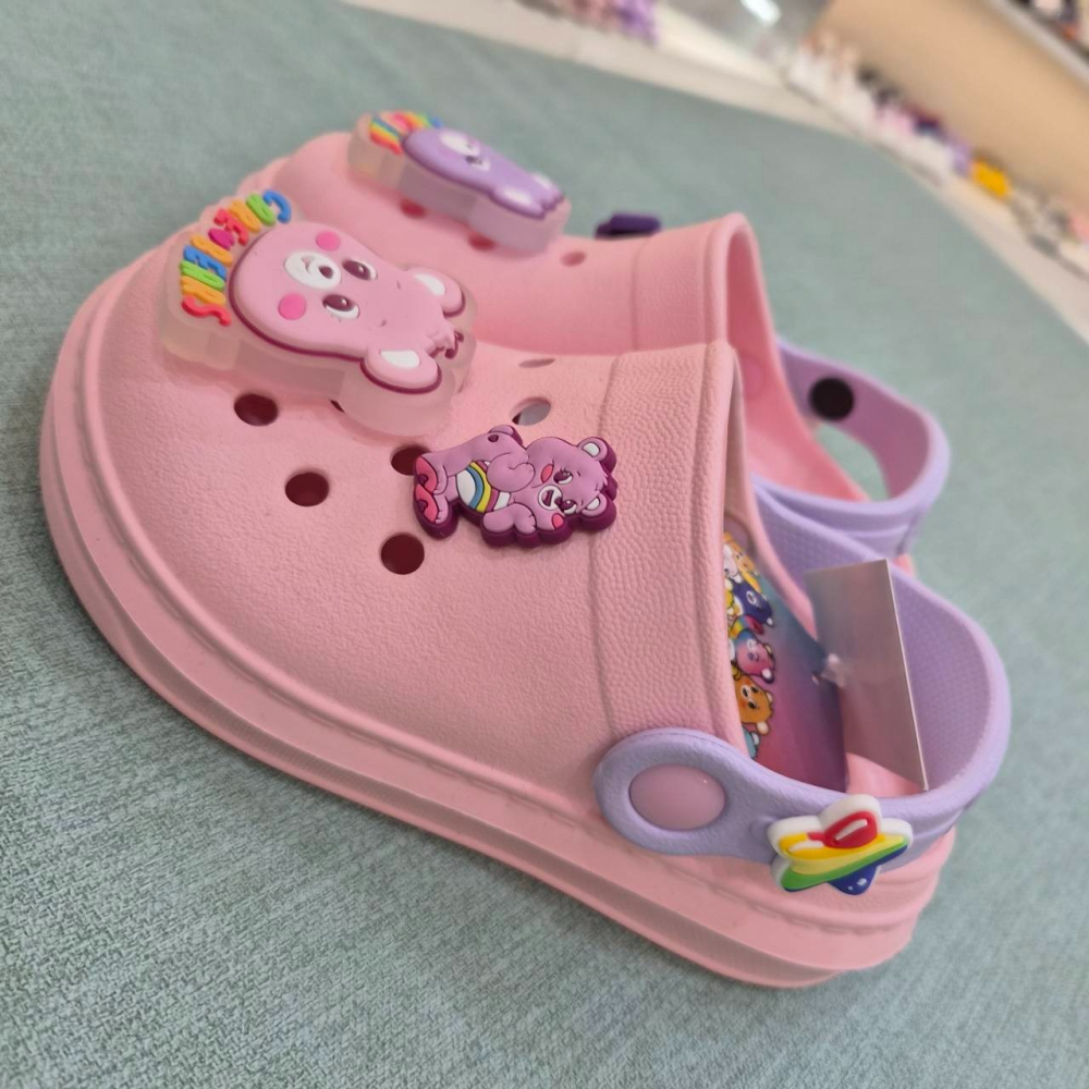 CAREBEARS 彩虹熊童鞋 女童 洞洞鞋 台灣製 正版 防水拖鞋 涼鞋 布希鞋 發亮 粉色 奶茶色 CB59993-細節圖9