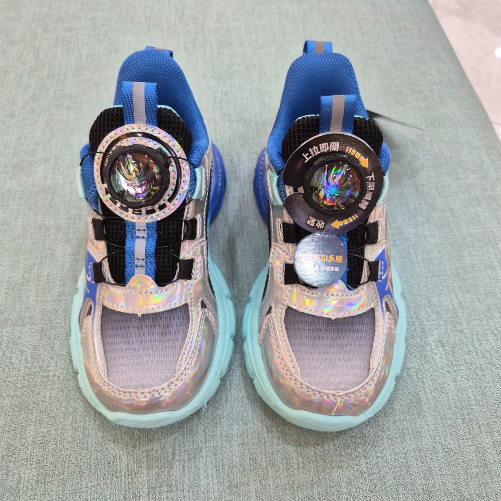 現貨 新幹線變型機器人 男童運動鞋 旋轉扣 正版授權 球鞋 藍色 轉轉鞋 57366 機器人-細節圖2