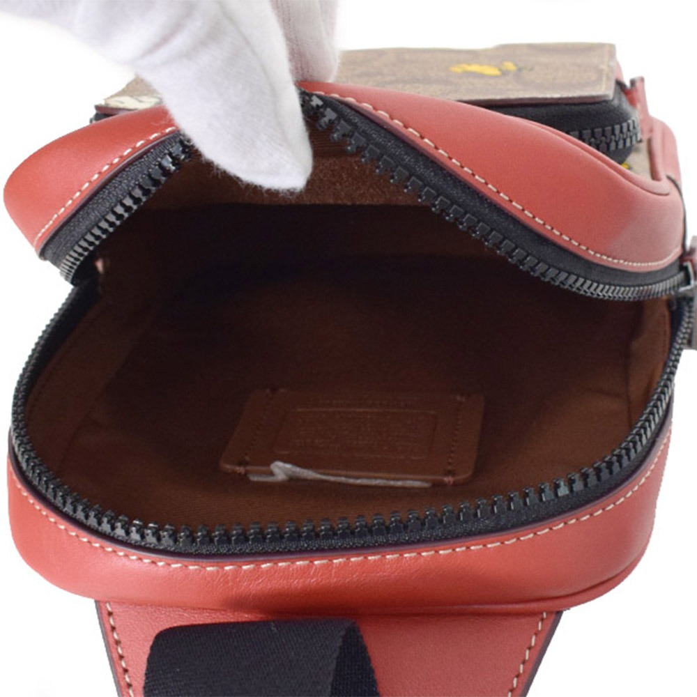 【COACH】史奴比聯名拼接皮革單肩包-卡其紅駝-細節圖4