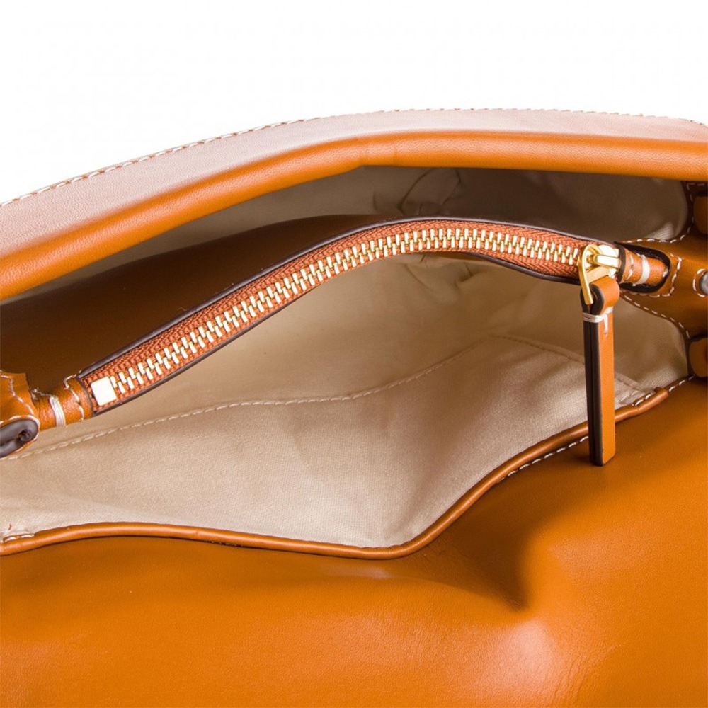 【TORY BURCH】造型皮革斜背包-焦糖色-細節圖4