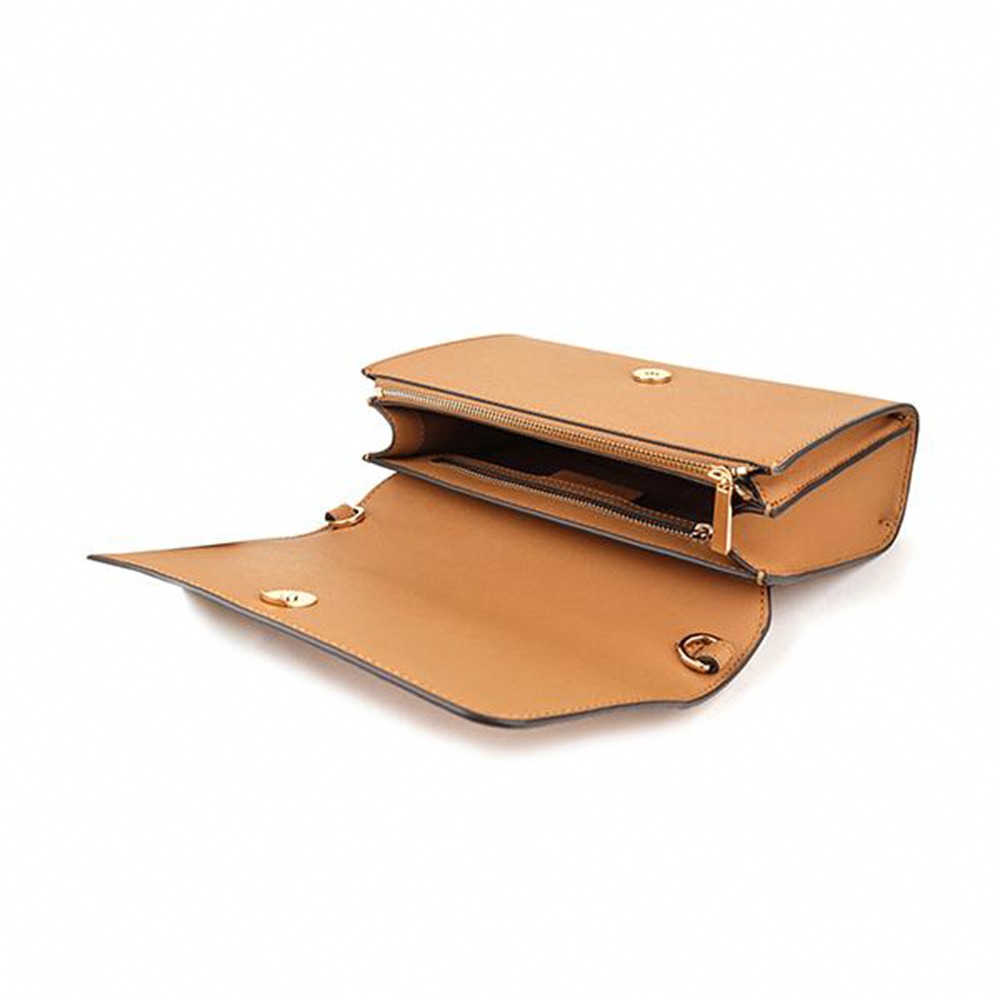 【TORY BURCH 】 T-LOGO防刮皮革翻蓋斜背包-焦糖色-細節圖4