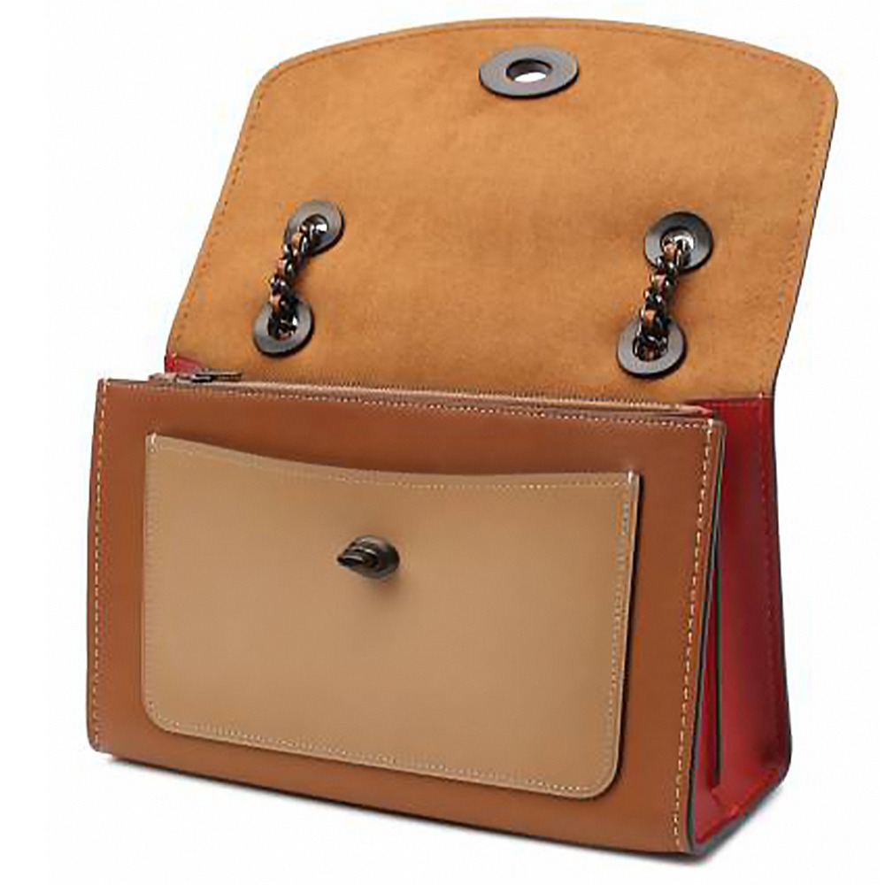 【COACH】拼接皮革翻蓋旋釦斜背包-白駝-細節圖3