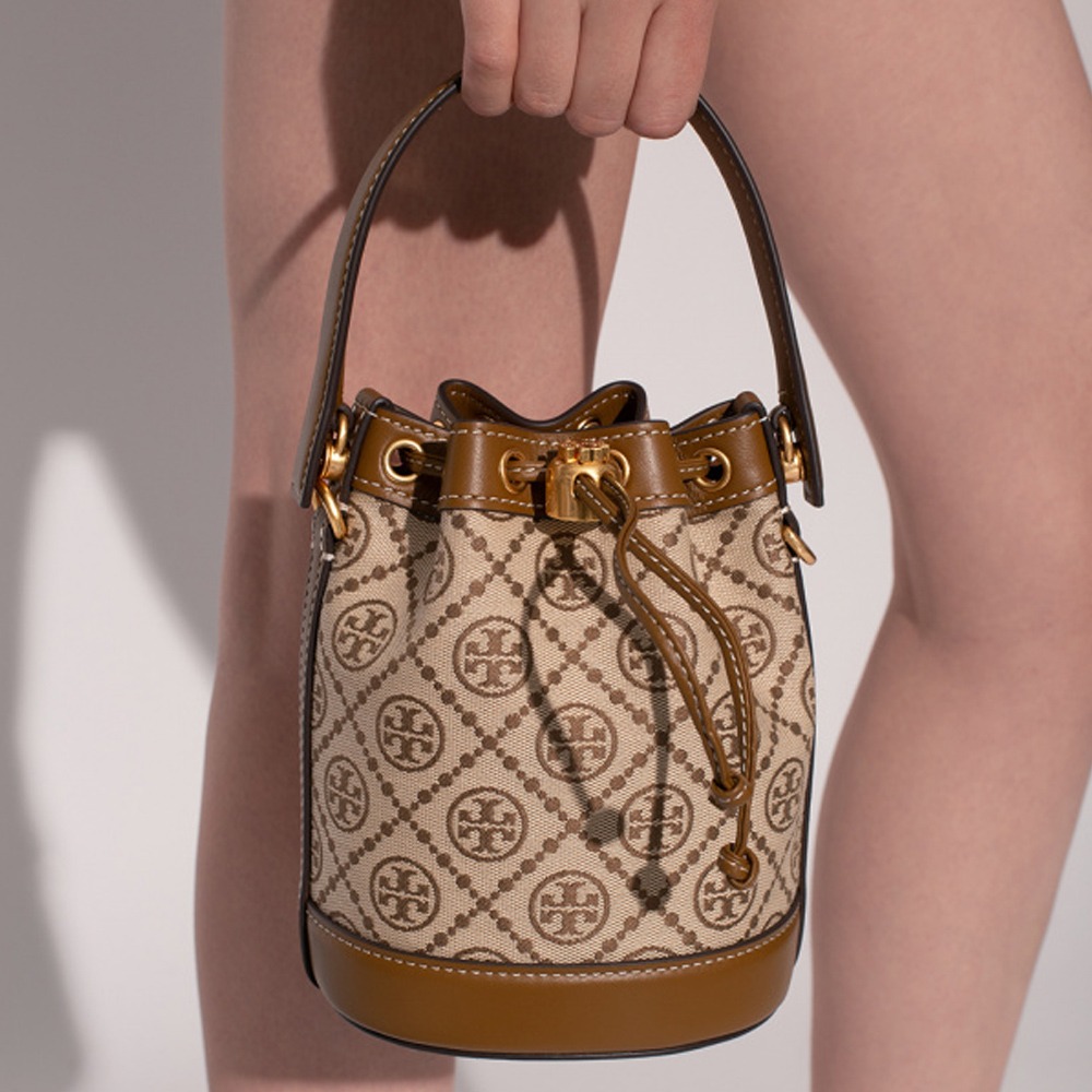 【TORY BURCH】緹花織布拼接皮革束口水桶包-卡其駝-細節圖3