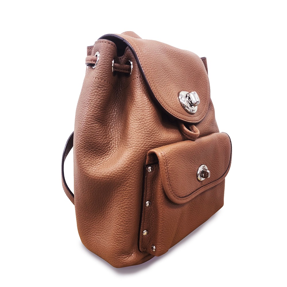 【COACH】鵝卵石紋皮革前口袋後背包-駝色-細節圖2