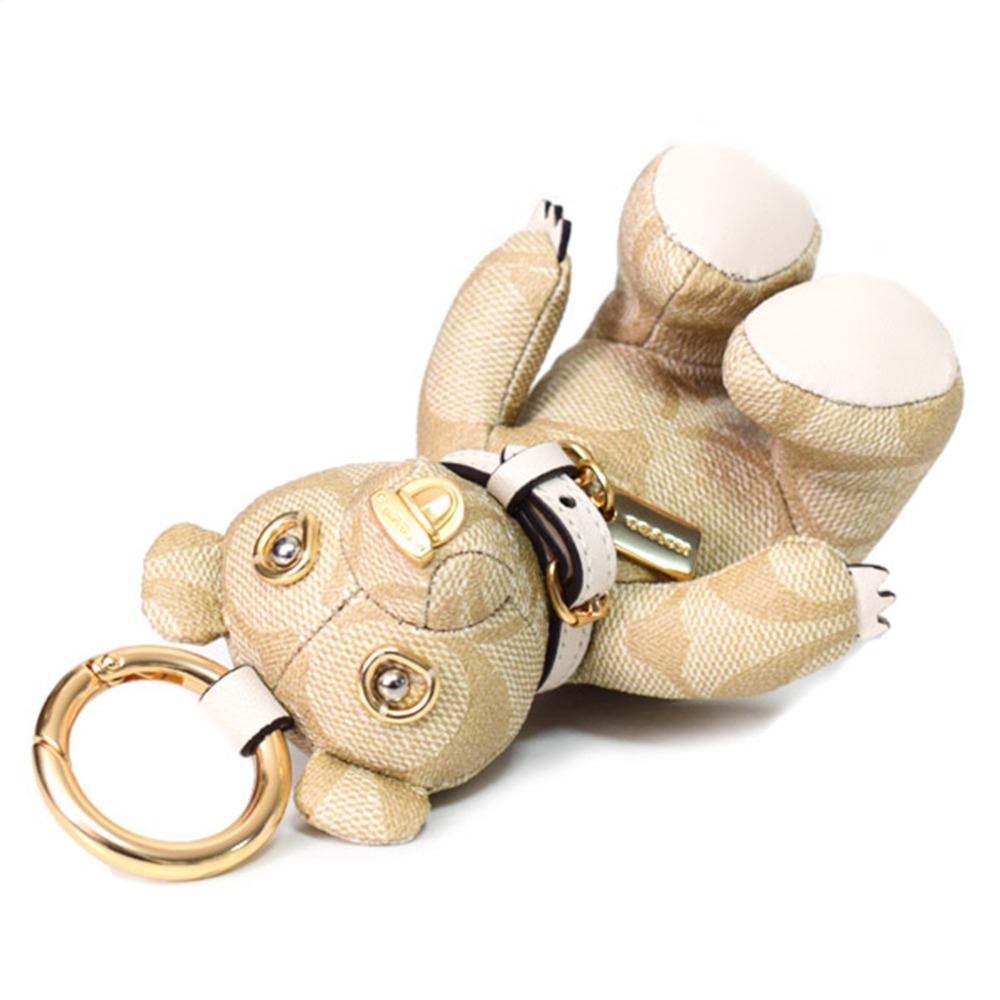 【COACH】經典LOGO皮革小熊坐姿吊飾-淺卡其白-細節圖3