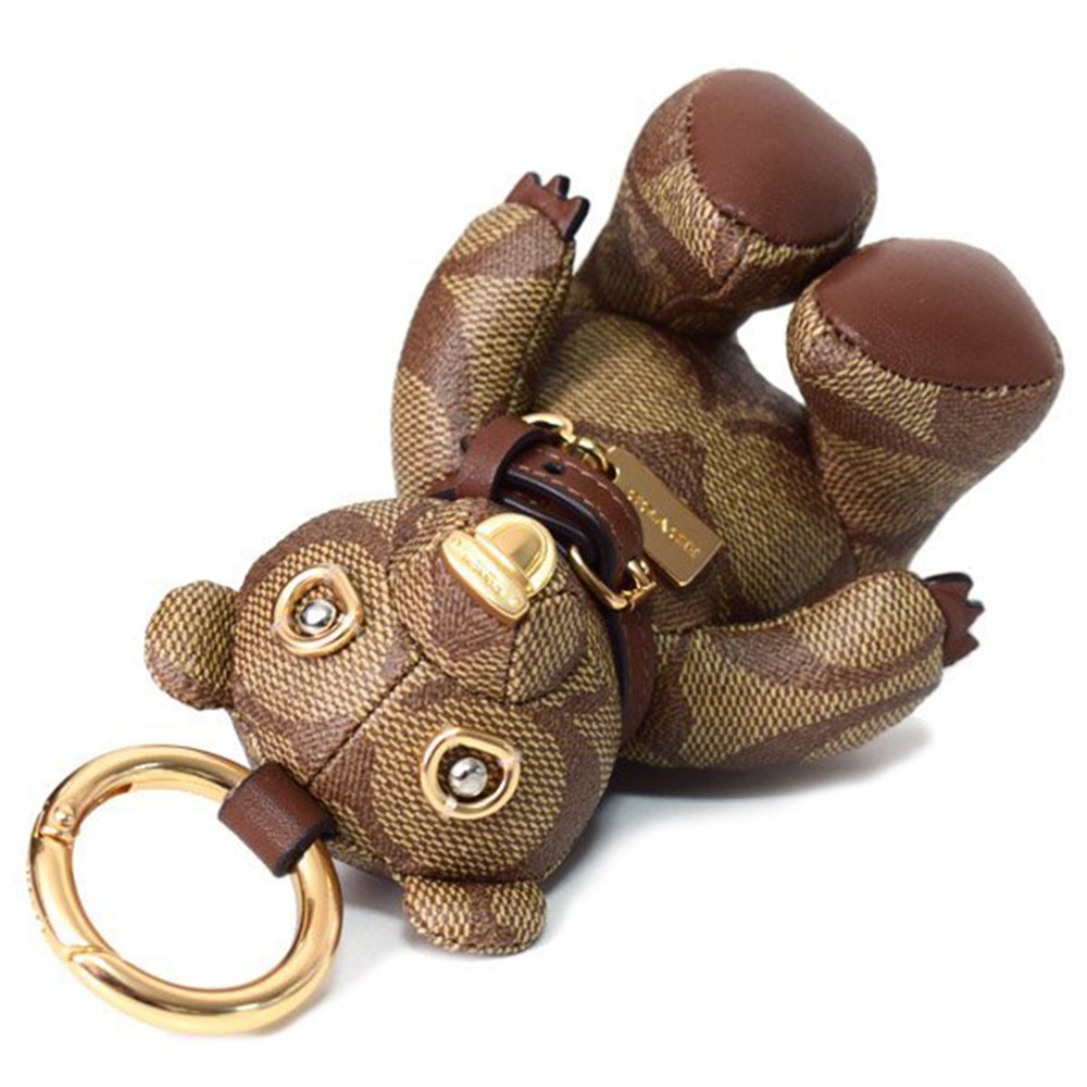 【COACH】經典LOGO皮革小熊坐姿吊飾-卡其駝-細節圖4