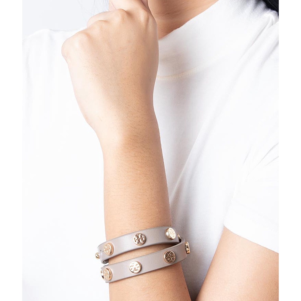 【TORY BURCH】鉚釘皮革手環-大象灰-細節圖3