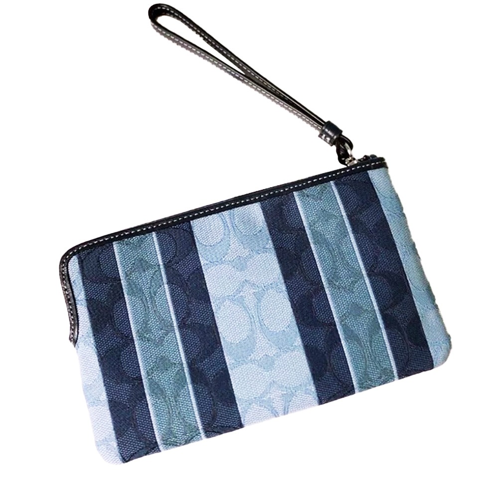 【COACH】條紋滿版LOGO皮革手拿包-牛仔丹寧-細節圖2