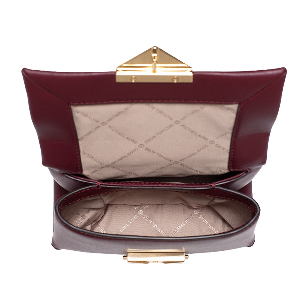 【MICHAEL KORS】防刮皮革素色肩背斜背包-酒紅-細節圖3