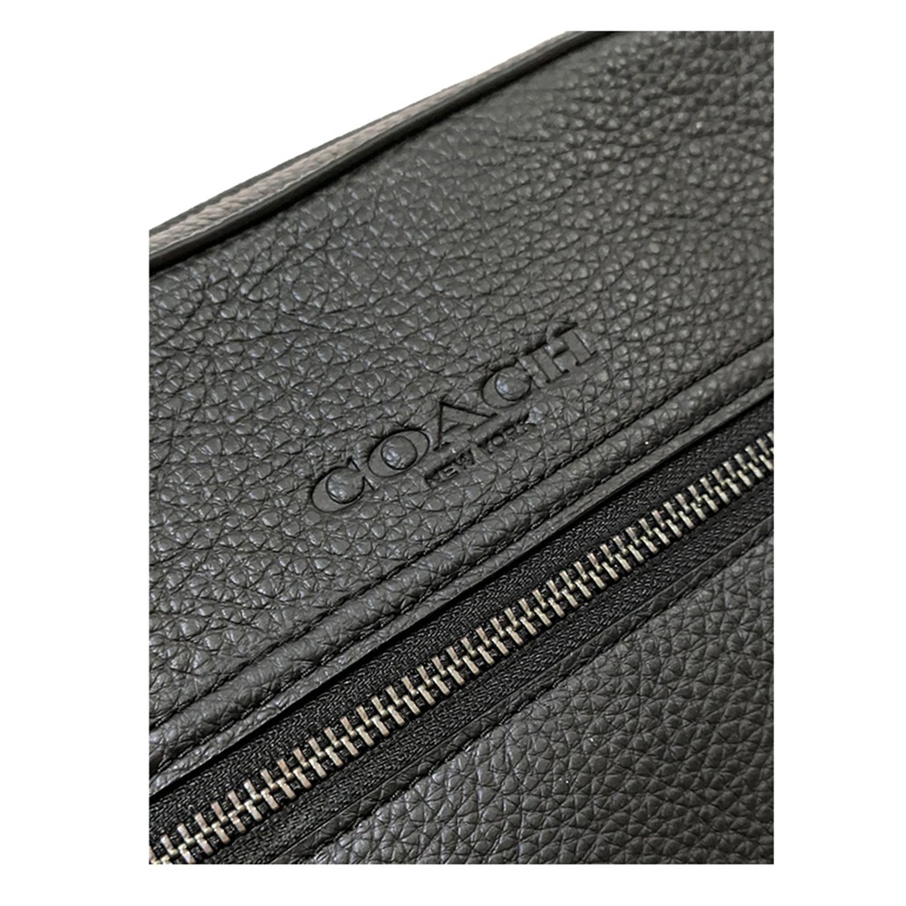 【COACH】LOGO烙印高質感皮革方型斜背包-黑色-細節圖4