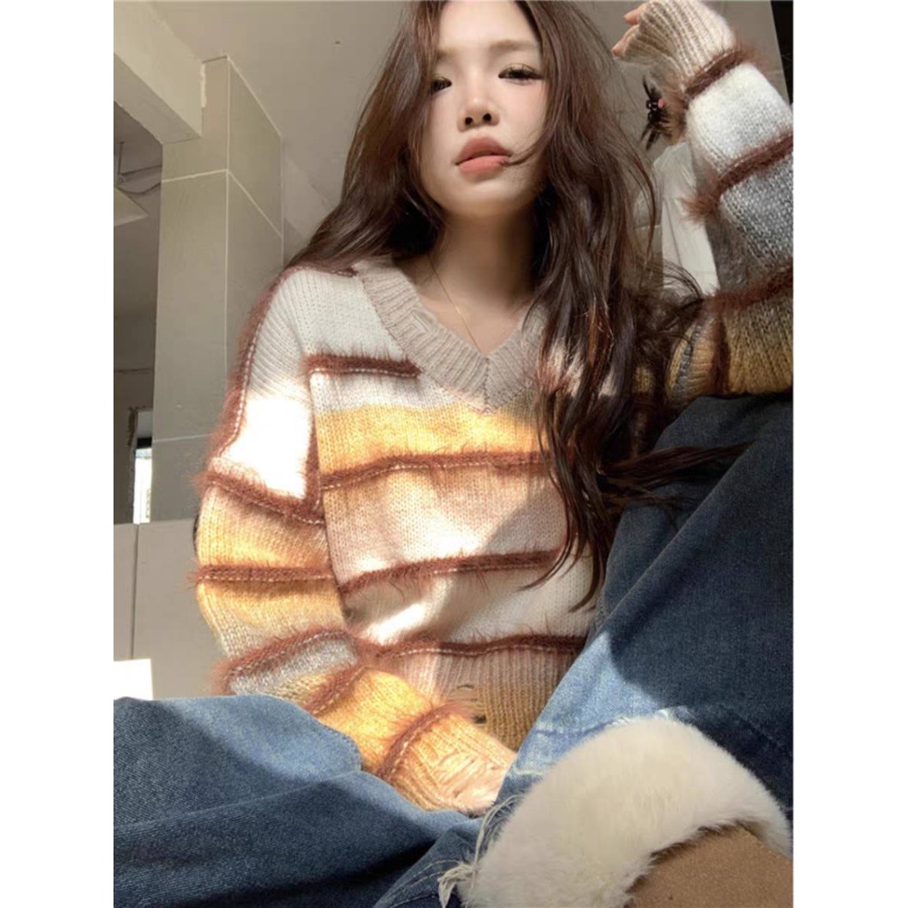 漸層條紋V領短版針織毛衣-細節圖2