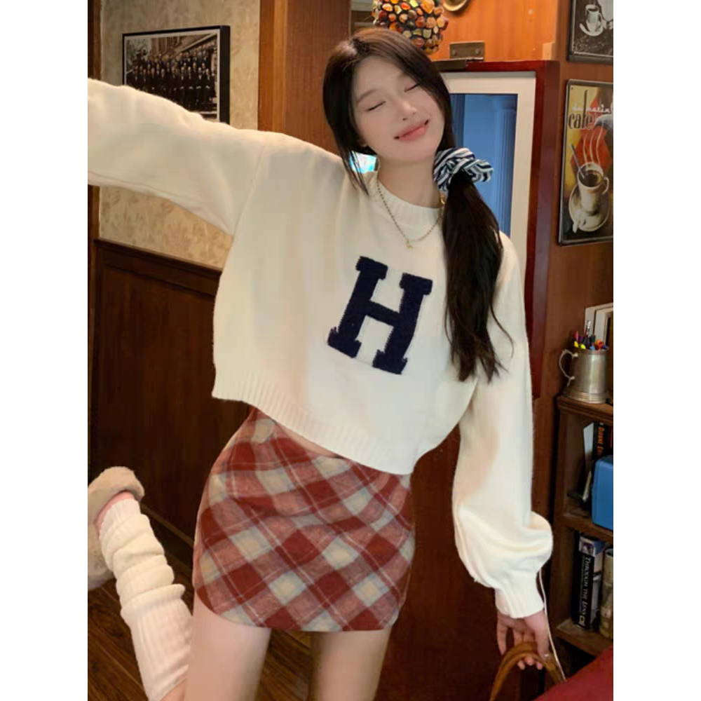 大H字母刺繡短版針織毛衣-細節圖3