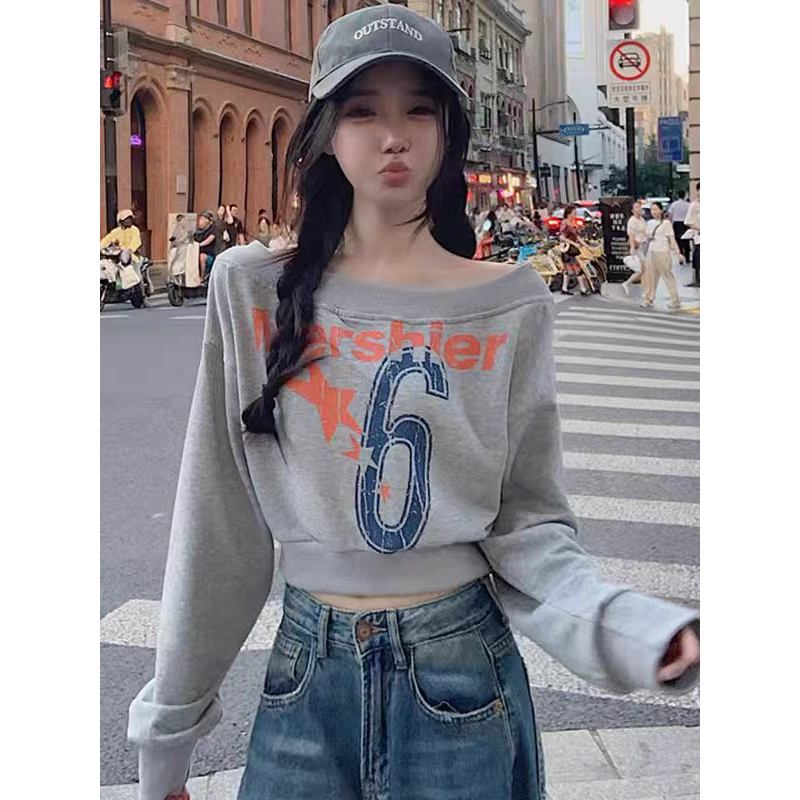 美式街頭字母印花一字領不規則短款長袖上衣-細節圖3