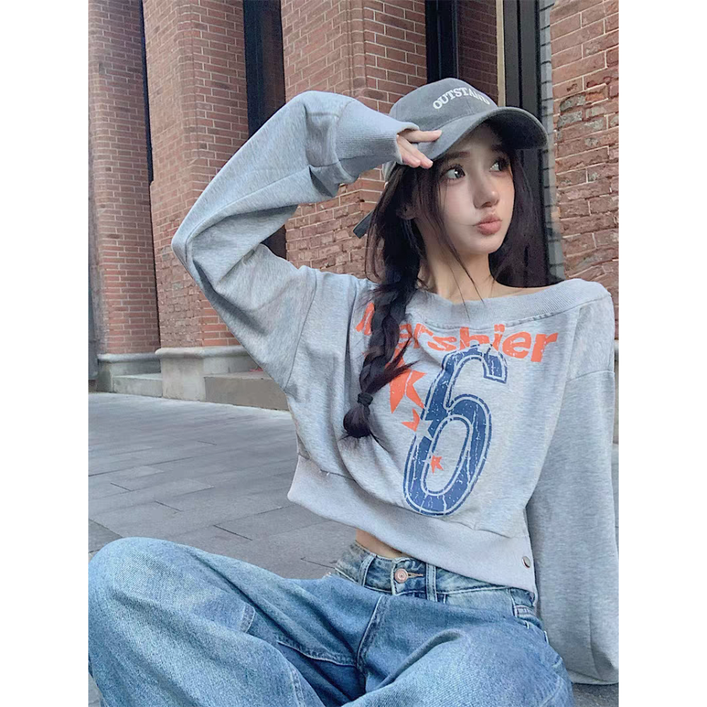 美式街頭字母印花一字領不規則短款長袖上衣-細節圖4