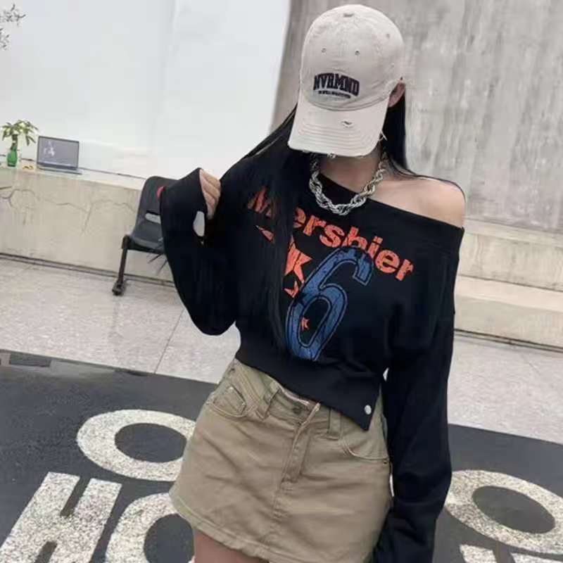 美式街頭字母印花一字領不規則短款長袖上衣-細節圖7