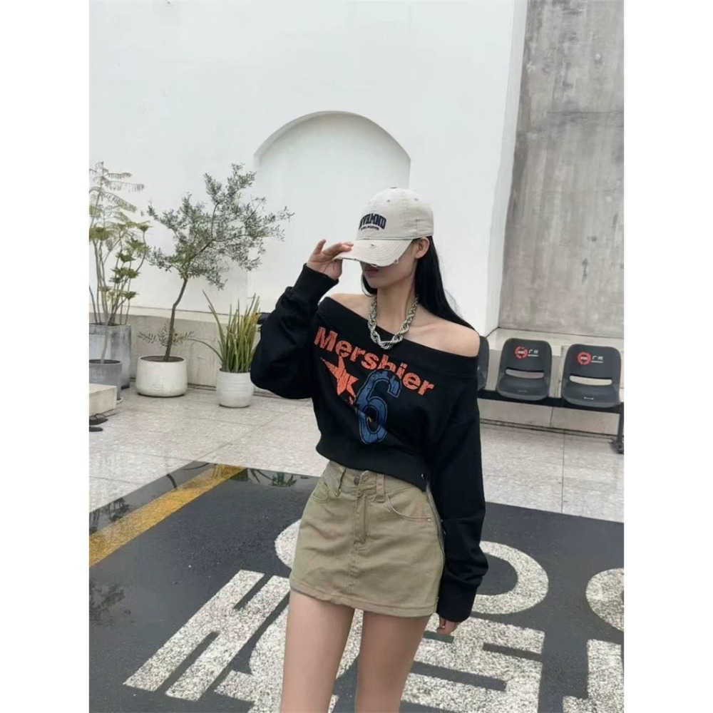 美式街頭字母印花一字領不規則短款長袖上衣-細節圖8