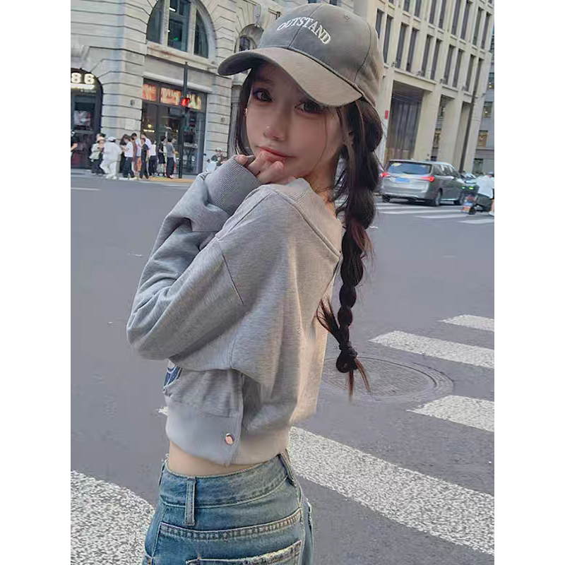 美式街頭字母印花一字領不規則短款長袖上衣-細節圖10