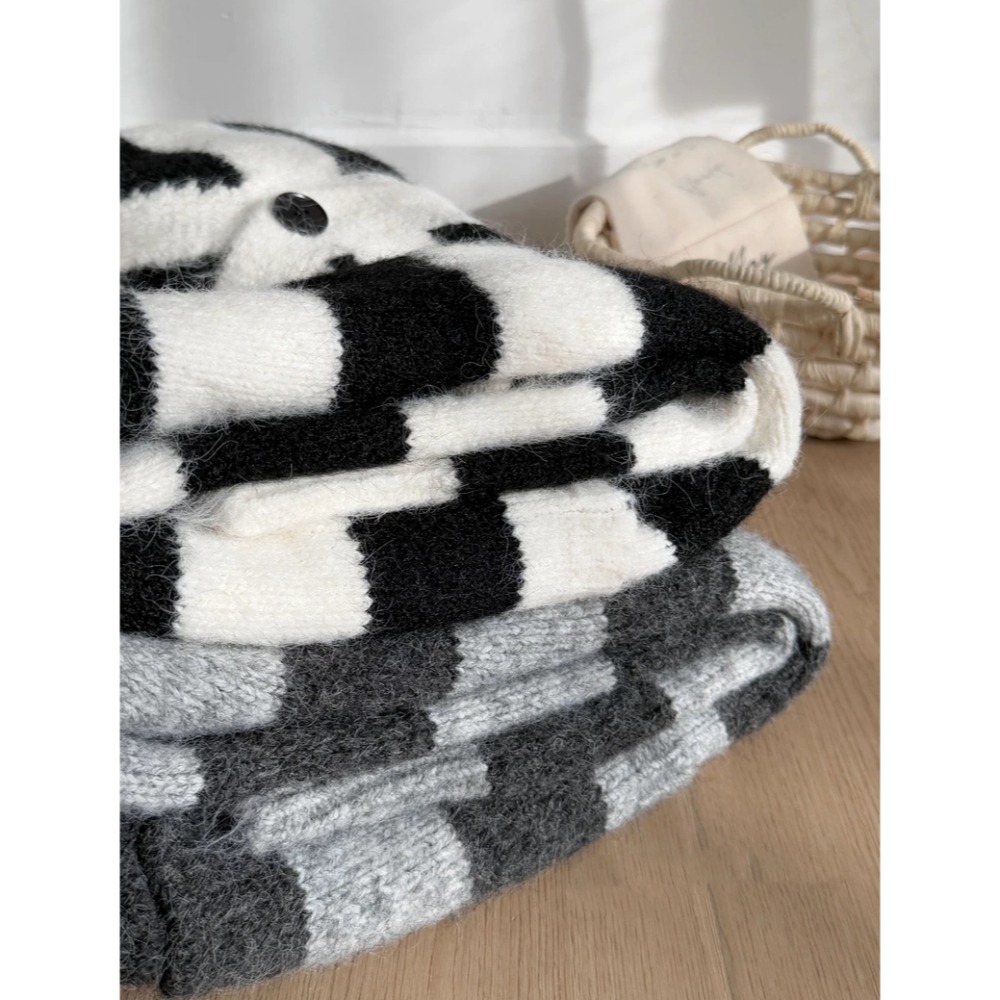 韓系慵懶風V領條紋針織開襟外套-細節圖6