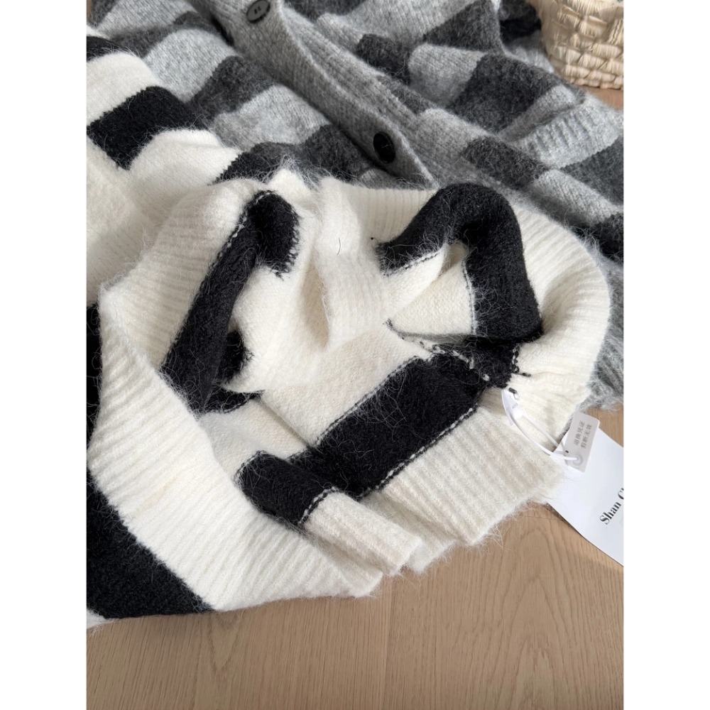 韓系慵懶風V領條紋針織開襟外套-細節圖7