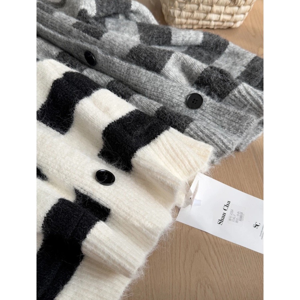 韓系慵懶風V領條紋針織開襟外套-細節圖8