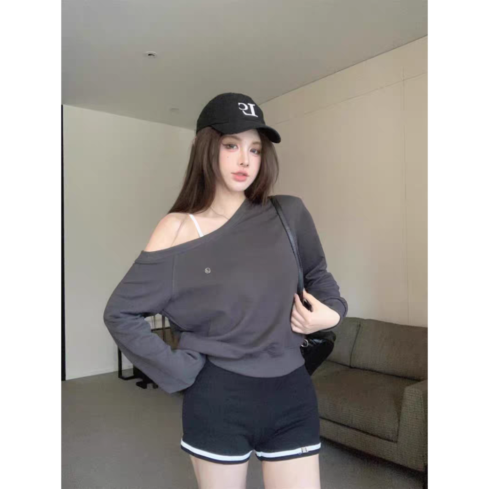 趙露思同款灰色斜肩衛衣+吊帶背心+運動短褲三件組-細節圖3
