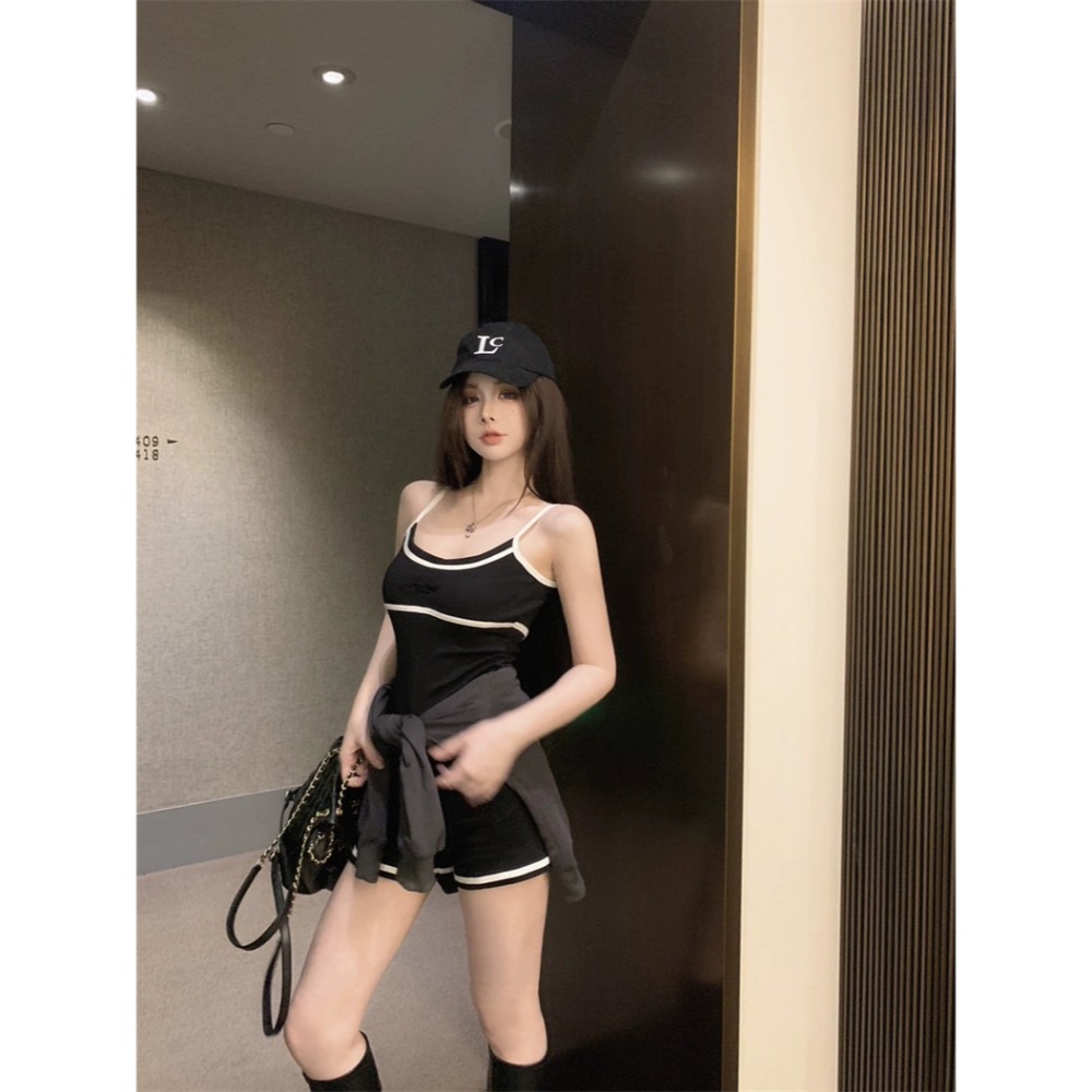 趙露思同款灰色斜肩衛衣+吊帶背心+運動短褲三件組-細節圖8