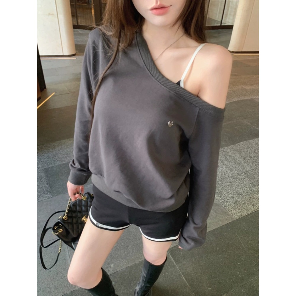 趙露思同款灰色斜肩衛衣+吊帶背心+運動短褲三件組-細節圖9