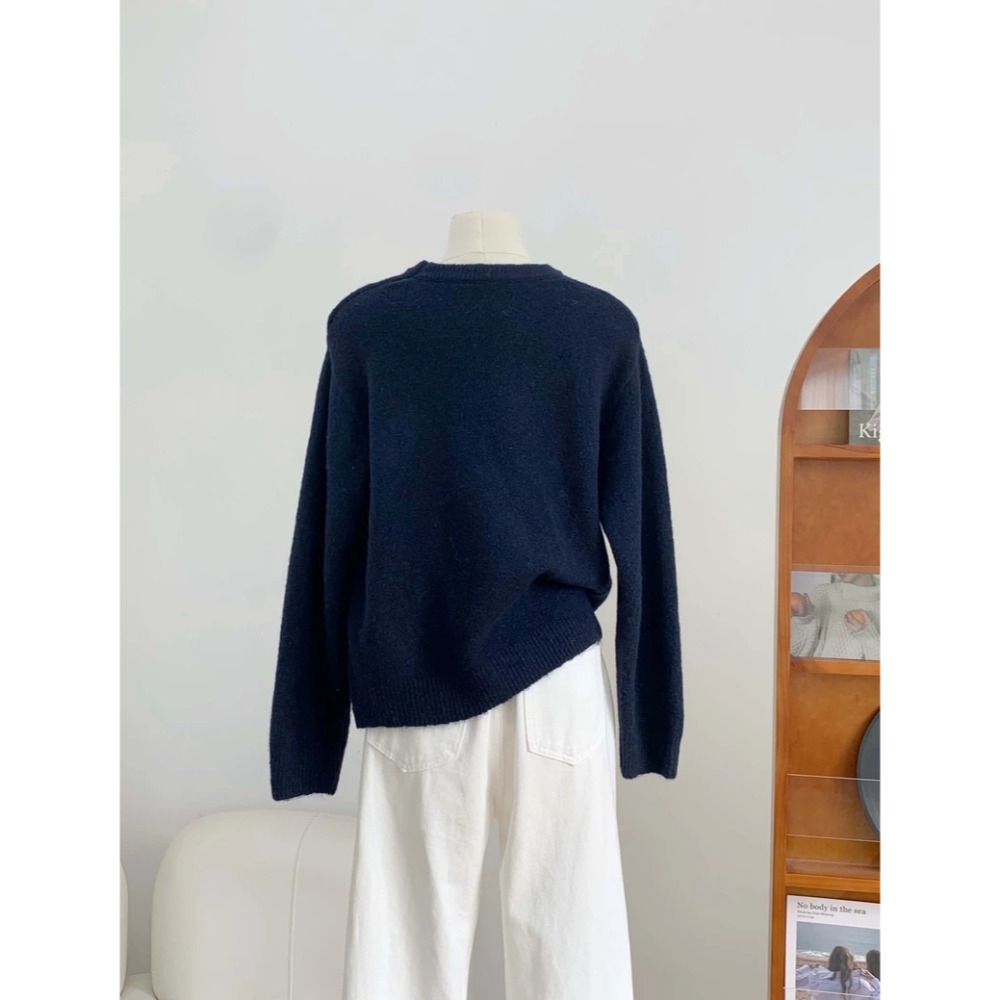 小羊刺繡圓領寬鬆毛衣-細節圖7