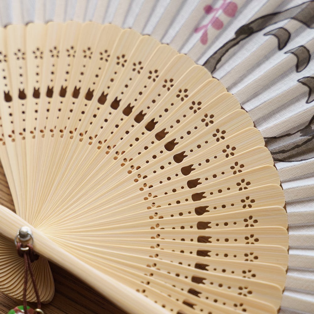 Pelo日本代購 宮崎駿 吉卜力 預購 竹扇 扇子 夏季 摺扇 龍貓 大龍貓 小黑炭 中龍貓 小龍貓（2573）-細節圖5