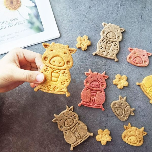 ▪2件組▪小牛翻糖彈簧壓模/訂製款3D造型餅乾壓印模具/牛年糖花工具/翻糖塑料模具套裝-細節圖3