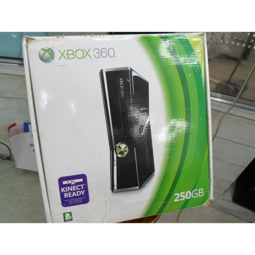 微軟Microsoft Xbox360S黑色亮面250GB主機含體感器套組