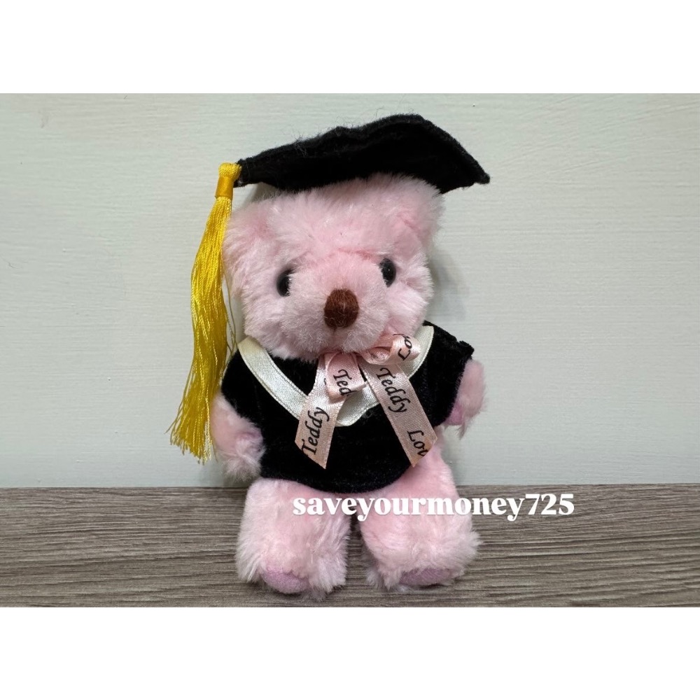 畢業帽服粉熊