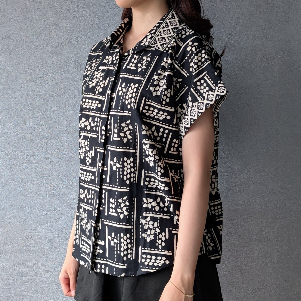【INBATIC】MIRA - Black Tile 黑瓷砖 - Batik Shirt 上衣-細節圖2