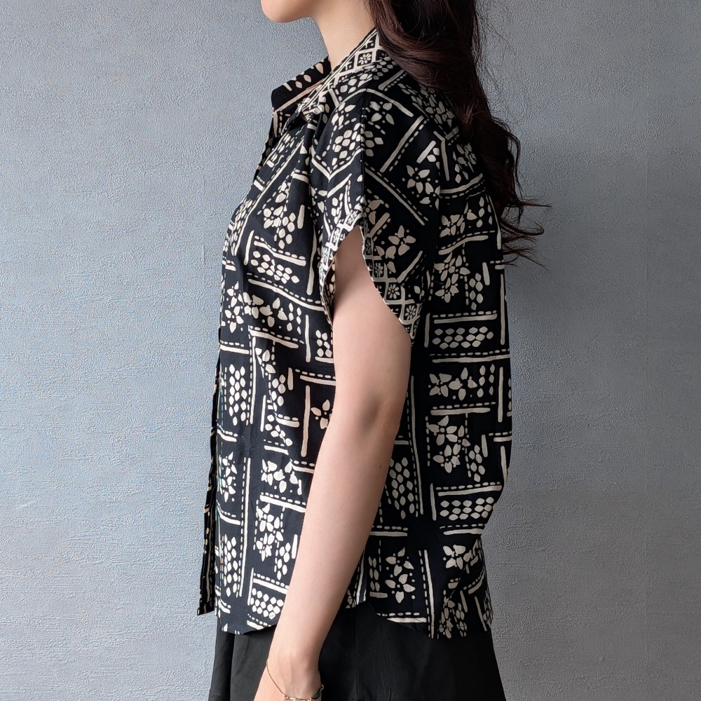 【INBATIC】MIRA - Black Tile 黑瓷砖 - Batik Shirt 上衣-細節圖3