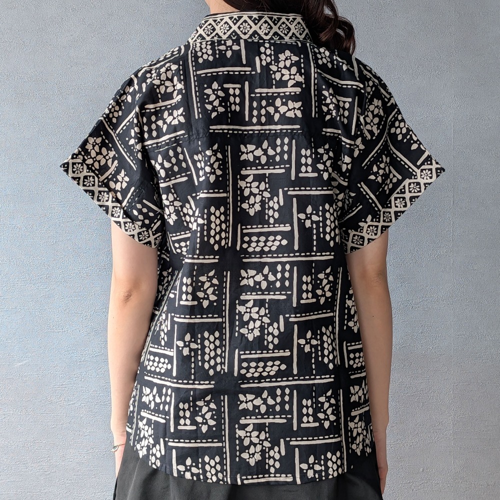 【INBATIC】MIRA - Black Tile 黑瓷砖 - Batik Shirt 上衣-細節圖4