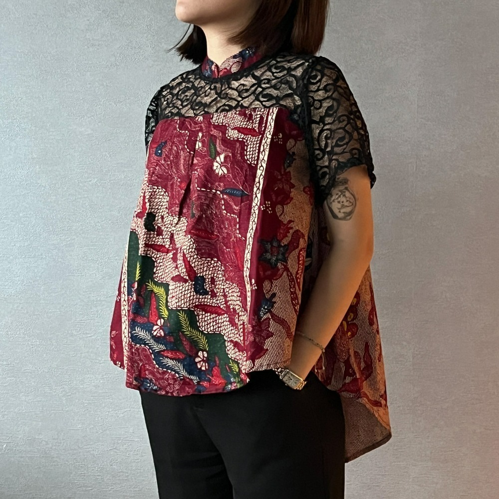 【INBATIC】RENDALA - Batik Laced Top 蕾絲上衣 - Red Coral 紅珊瑚-細節圖2